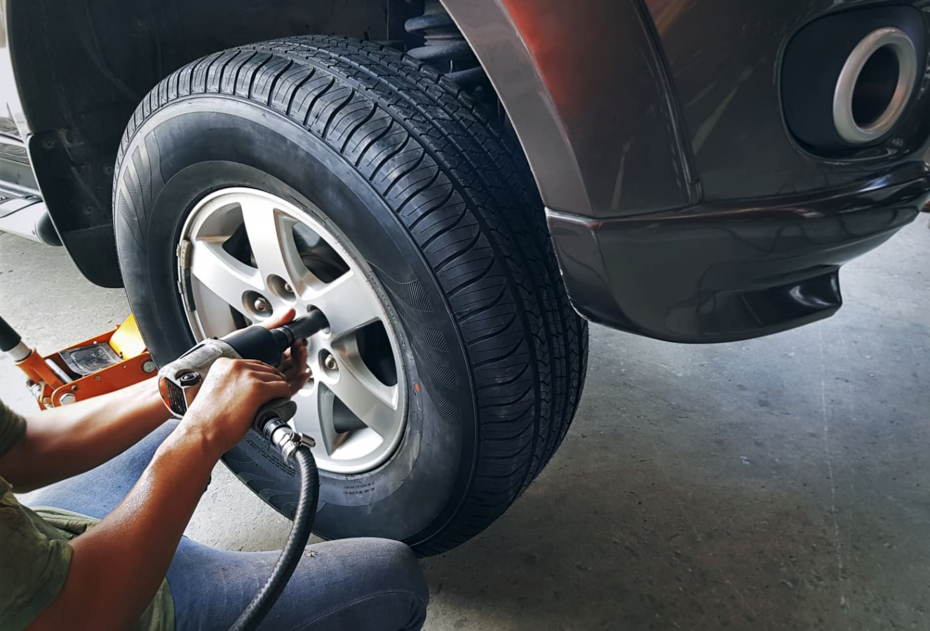 Riepu montaza uz pacelaja