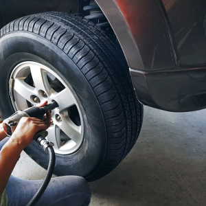 Riepu montaza uz pacelaja